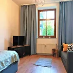 Modernes Apartment Mit Balkon