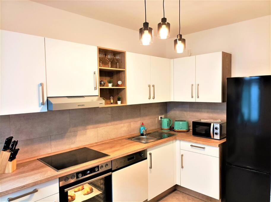 Apartment Modernes Mit Balkon *